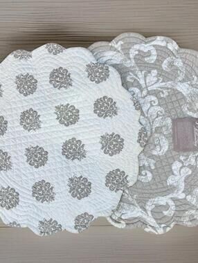 Classic Quilted Farmhouse Scalloped Edged Gray and Off White 4 Quilted Placemats